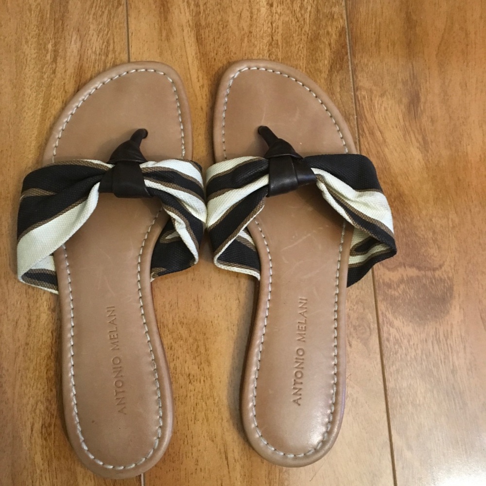 NEW Antonio Melani Cioio Thong Sandals 7,5 M